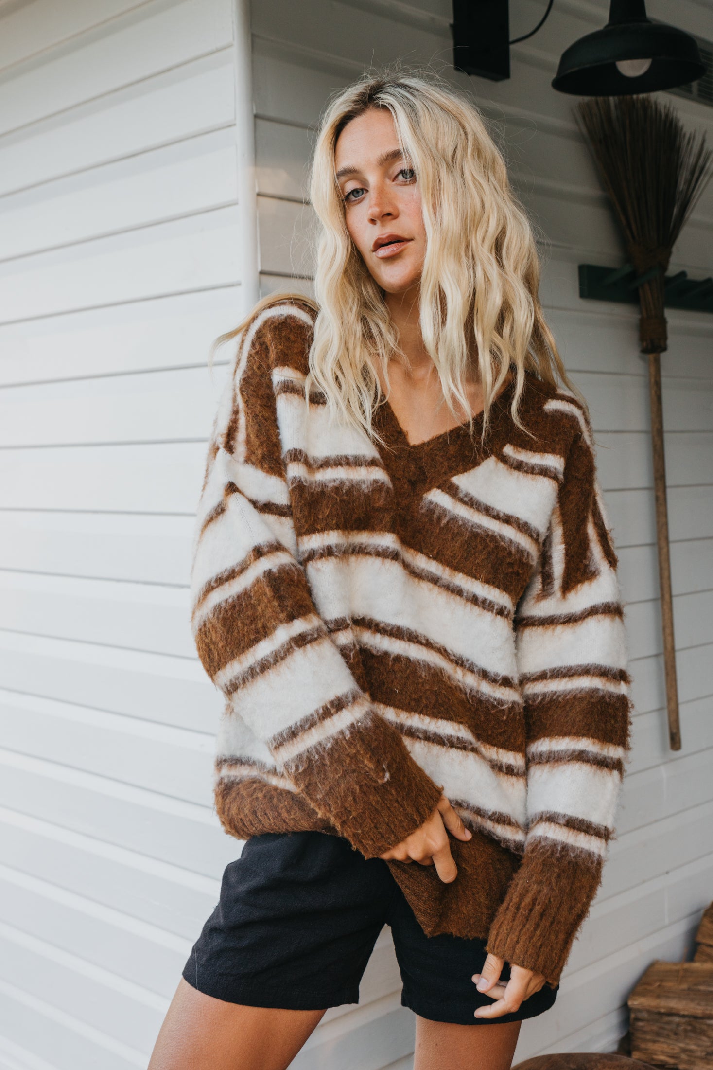Wilde - Fluffy V-Neck Oversized Jumper