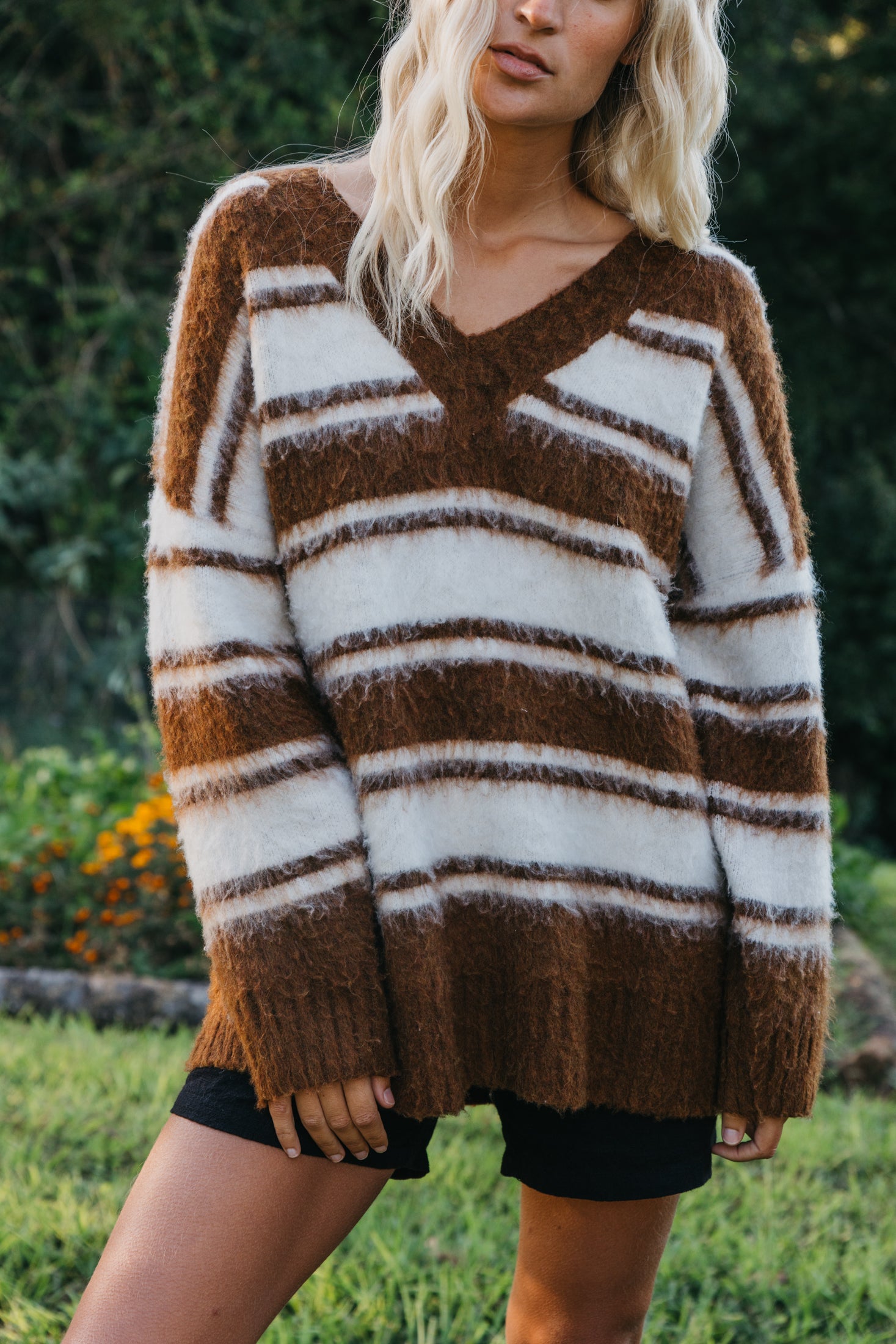 Wilde - Fluffy V-Neck Oversized Jumper