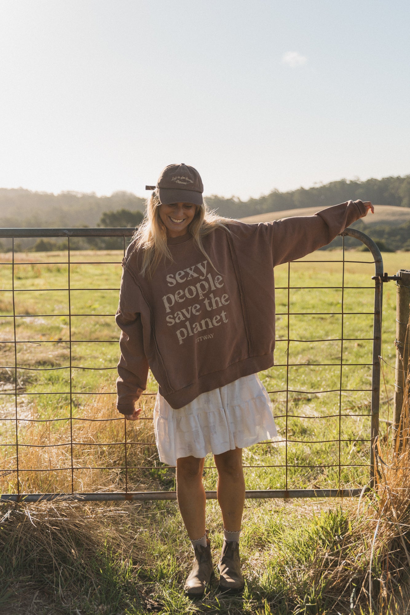 Sexy People Save The Planet Jumper Unisex - Rust
