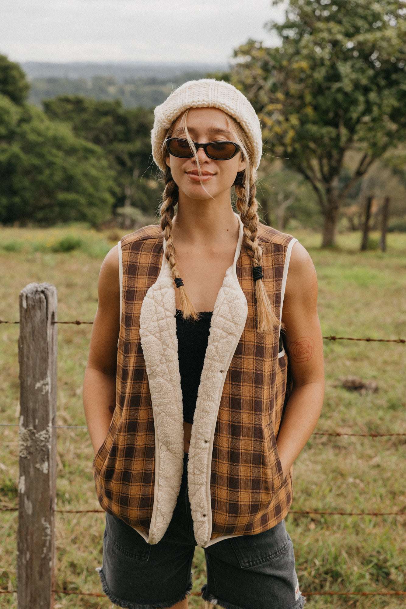 Nomad Sherpa Reversible Checked Vest Unisex - Cream