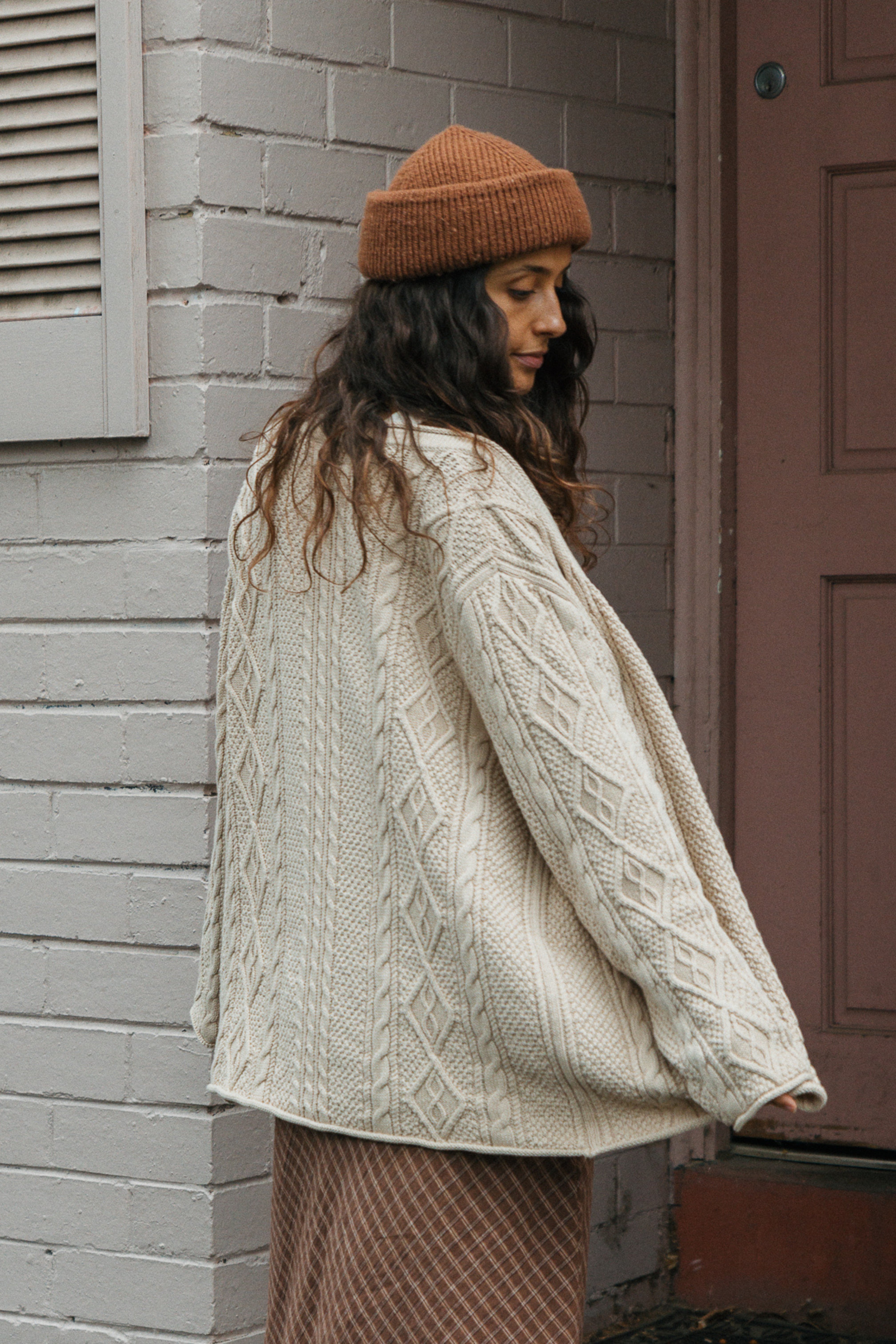 Cohen ユニセックス ケーブルニット カーディガン - ベージュ