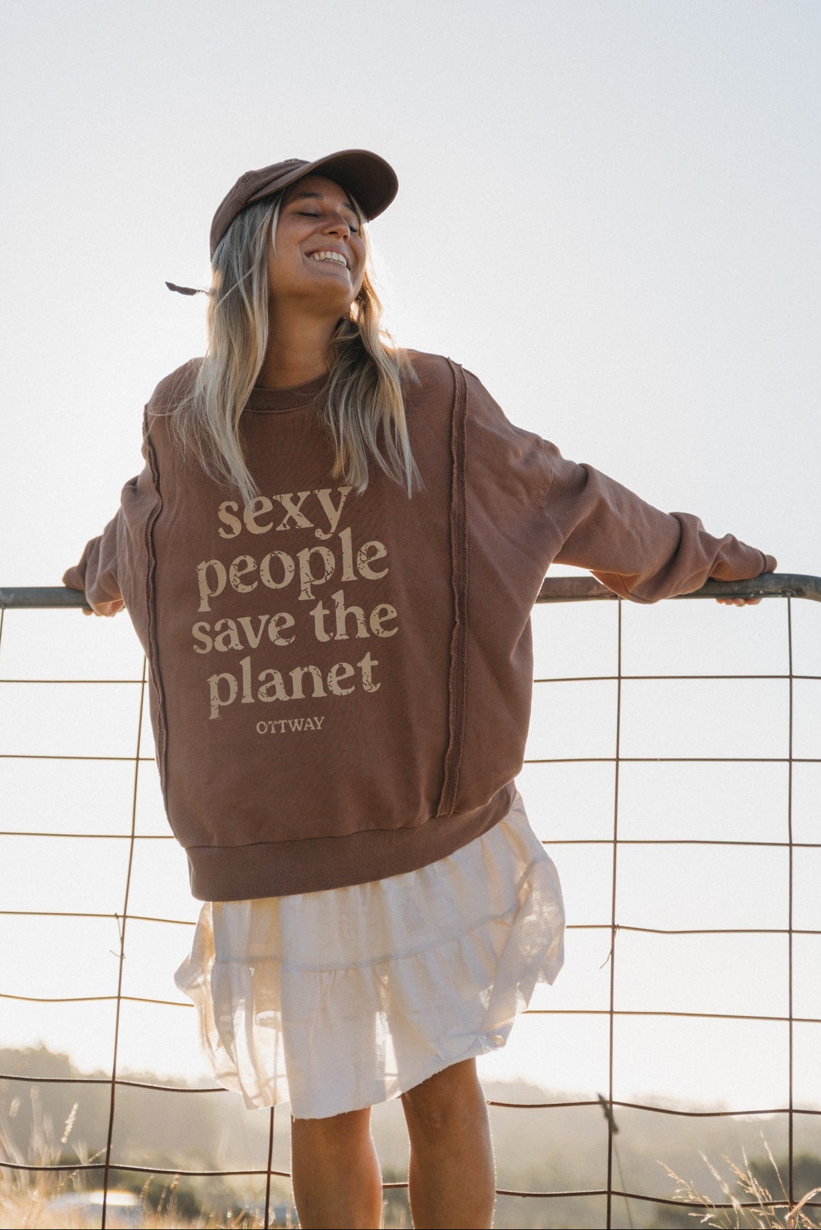 Sexy People Save The Planet Jumper Unisex - Rust
