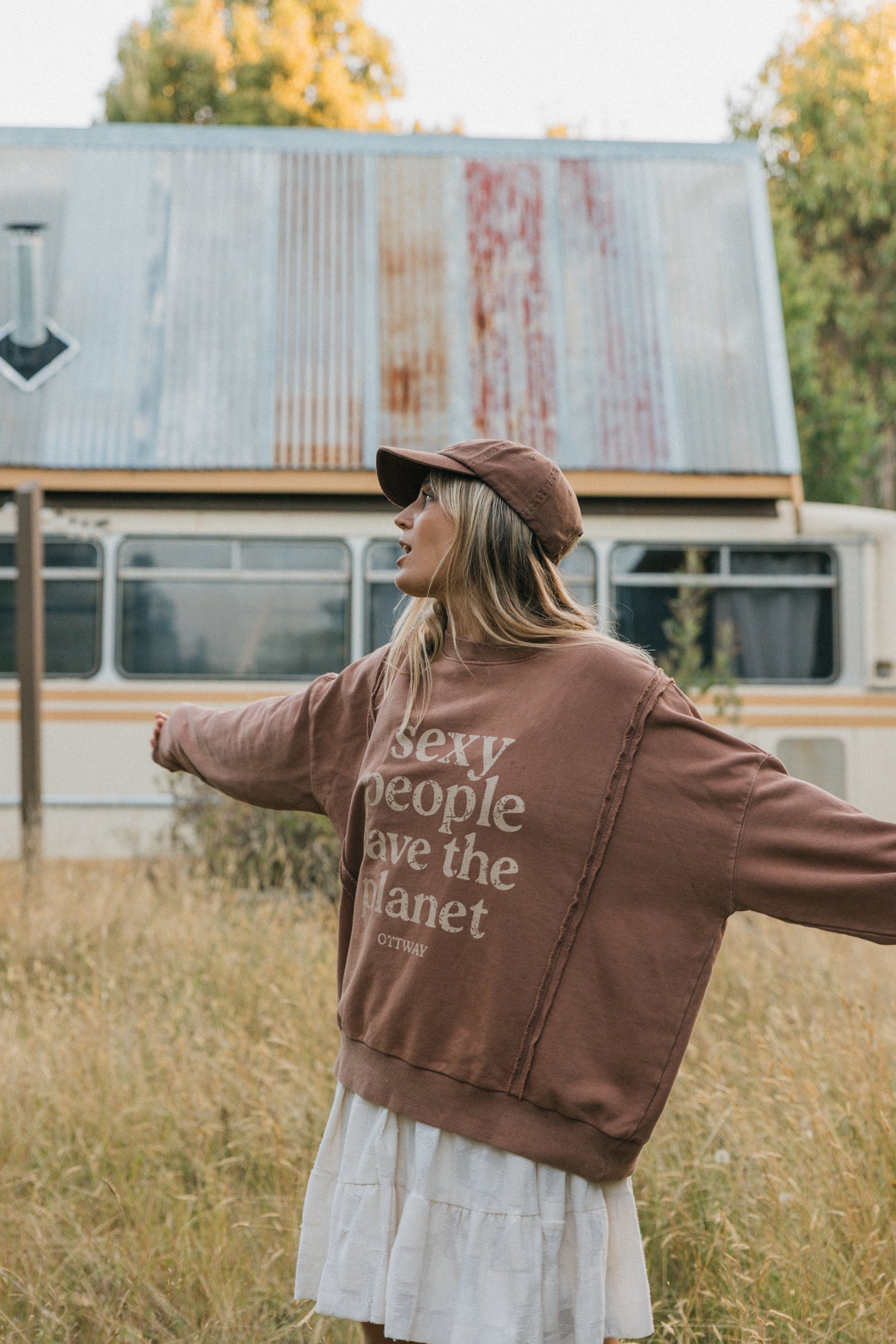 Sexy People Save The Planet Jumper Unisex - Rust