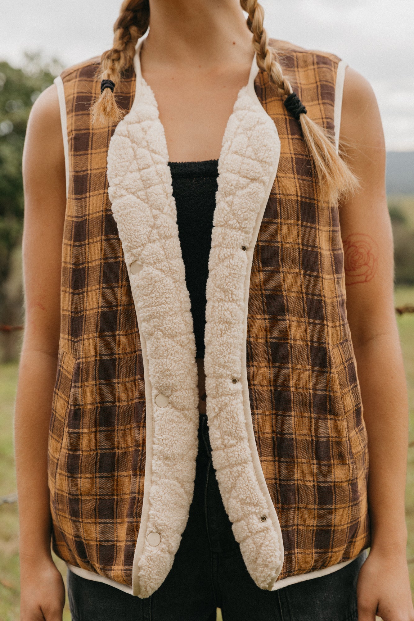 Nomad Sherpa Reversible Checked Vest Unisex - Cream