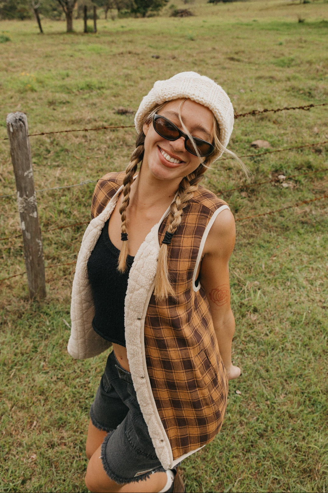 Nomad Sherpa Reversible Checked Vest Unisex - Cream