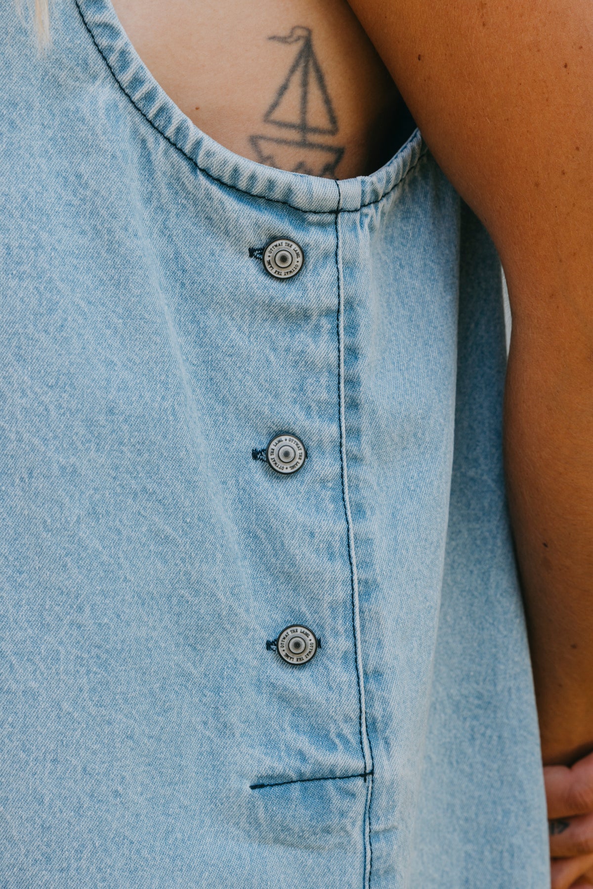 Ahornbraunes besticktes Maxikleid