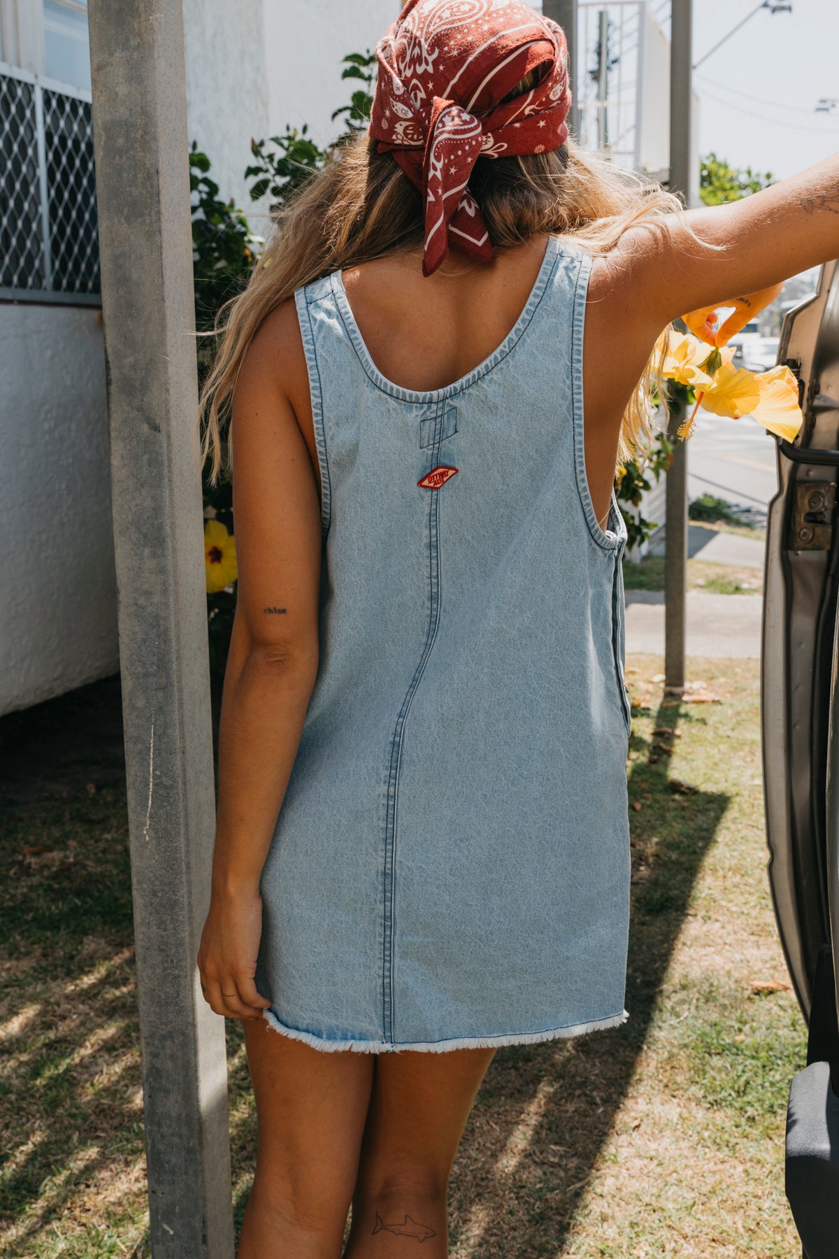 Ahornbraunes besticktes Maxikleid