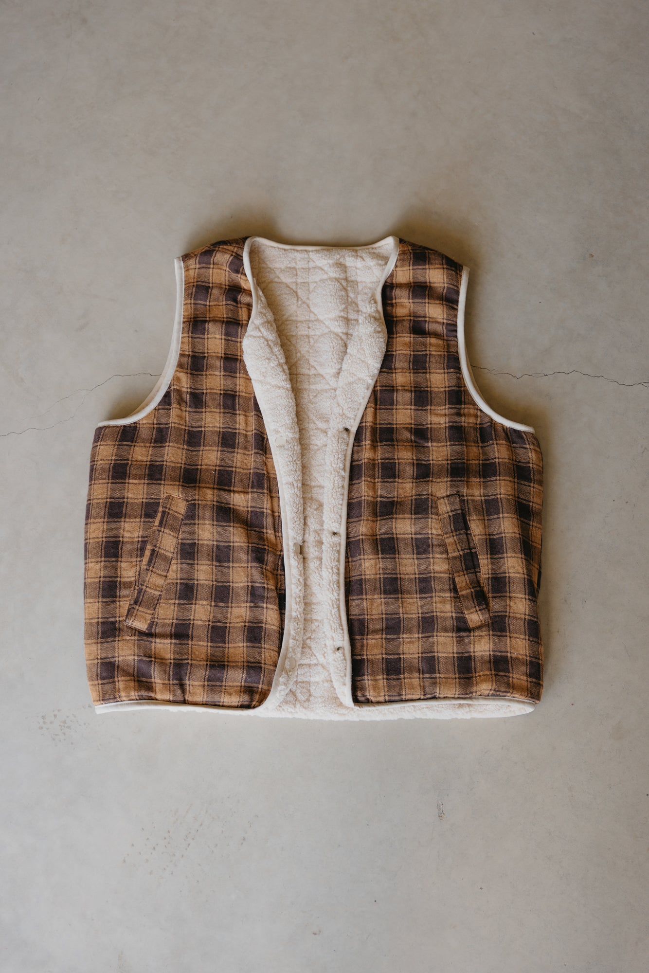 Nomad Sherpa Reversible Checked Vest - Cream